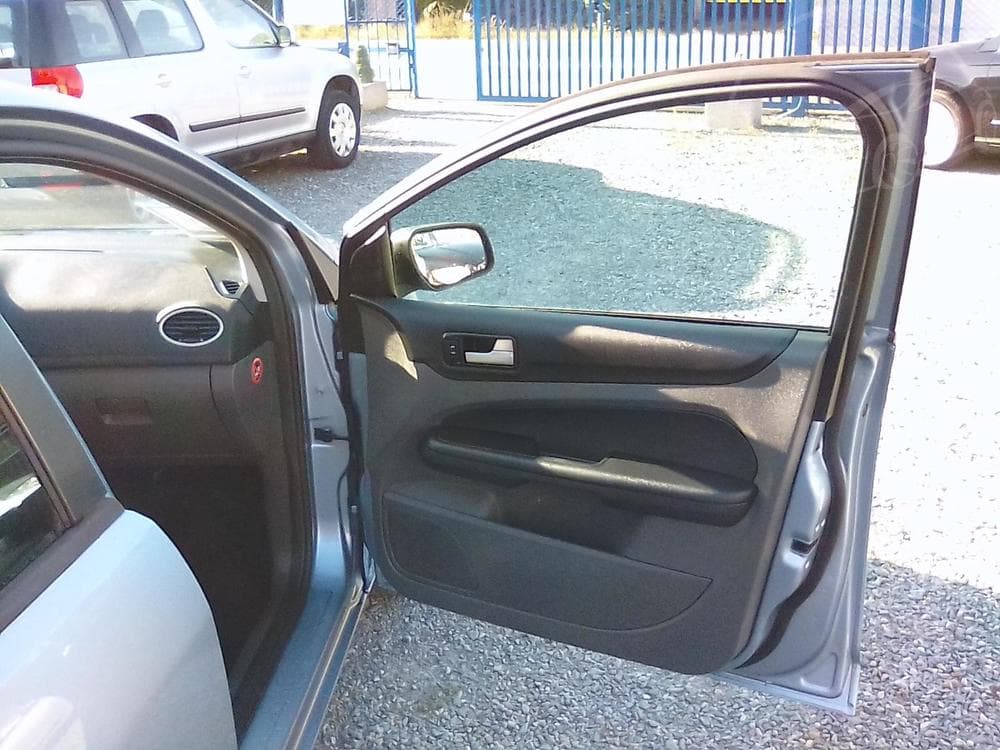 2005 Ford FOCUS - 20