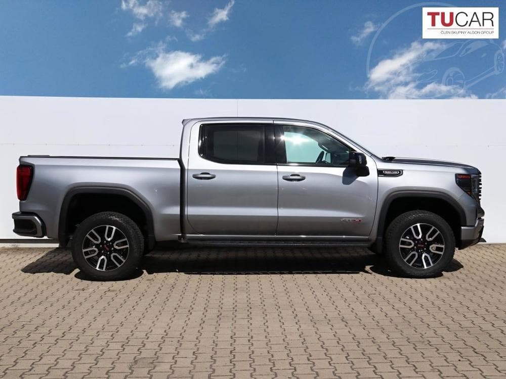 2025 GMC SIERRA - 10