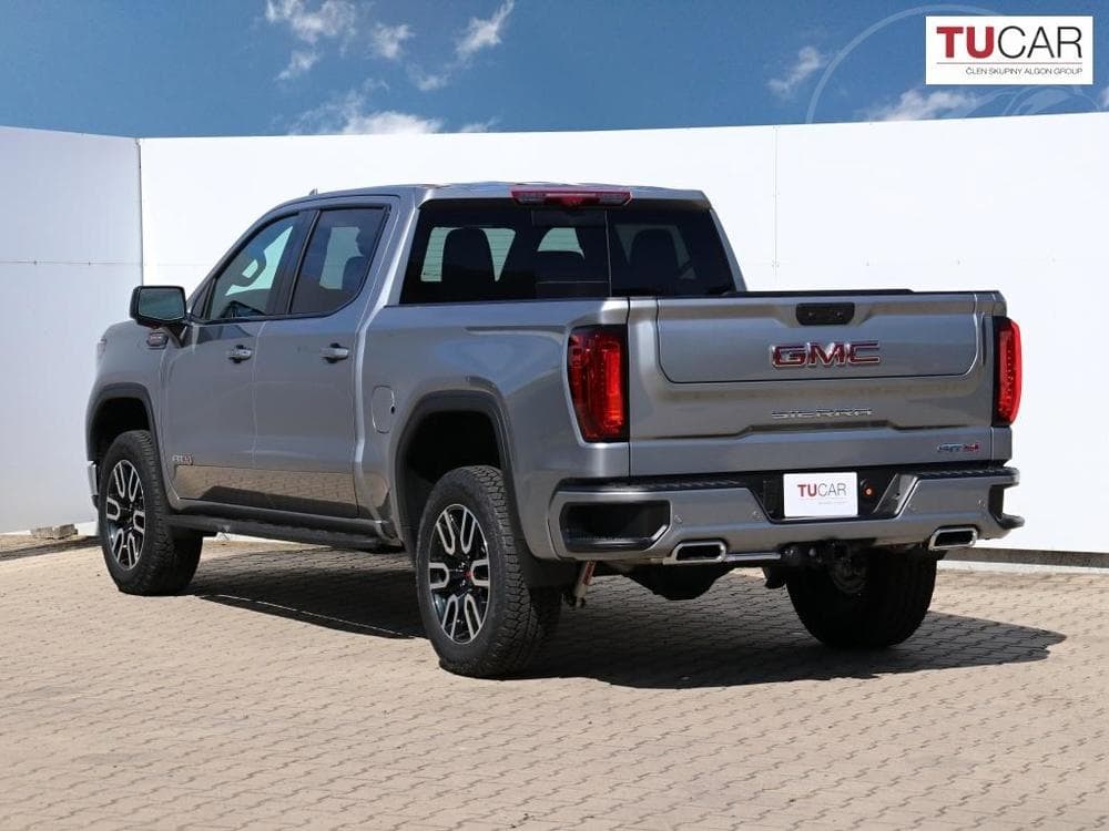 2025 GMC SIERRA - 13