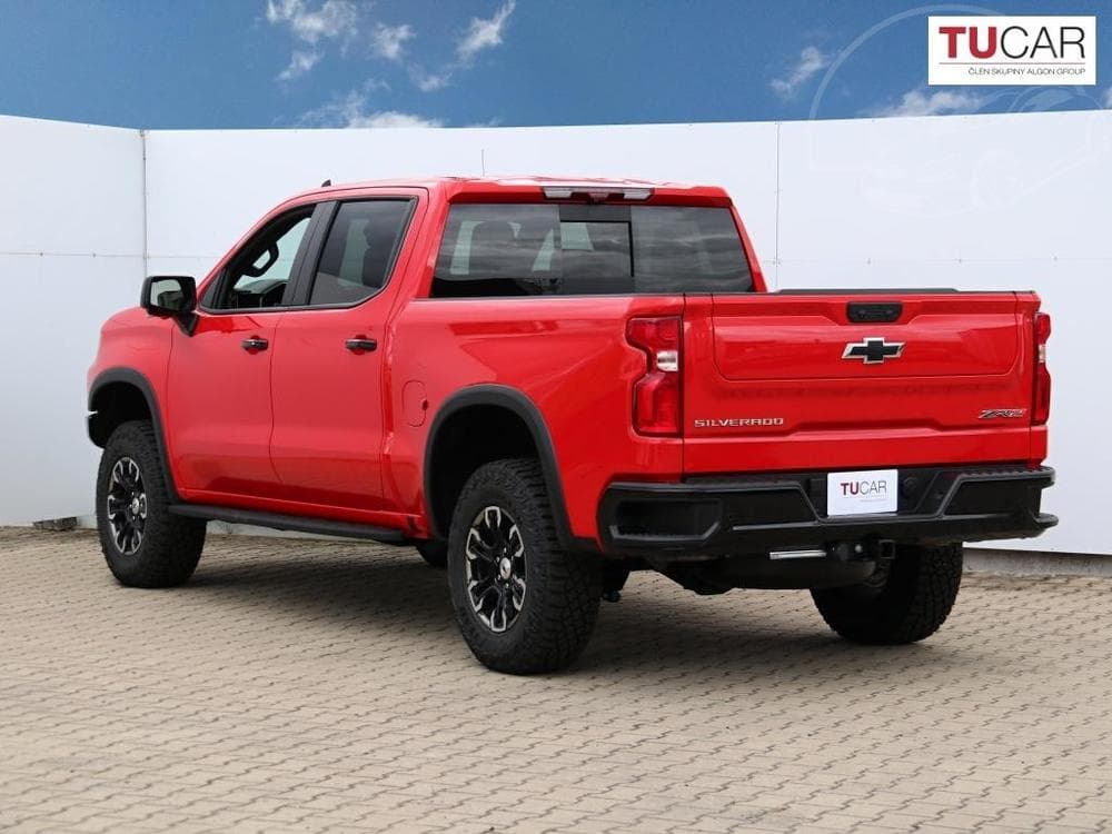 2025 Chevrolet SILVERADO - 13