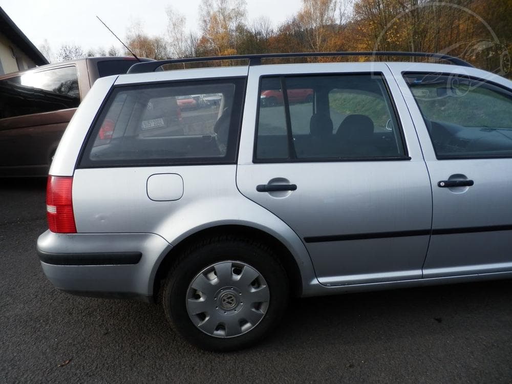 2004 Volkswagen GOLF - 10