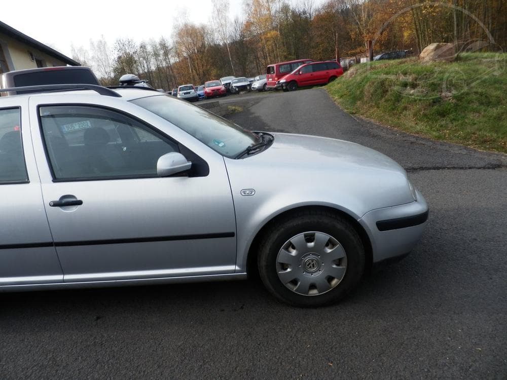 2004 Volkswagen GOLF - 11
