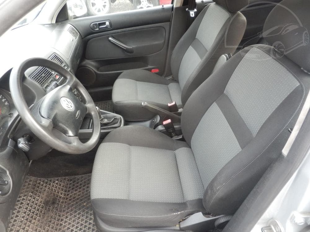 2004 Volkswagen GOLF - 16