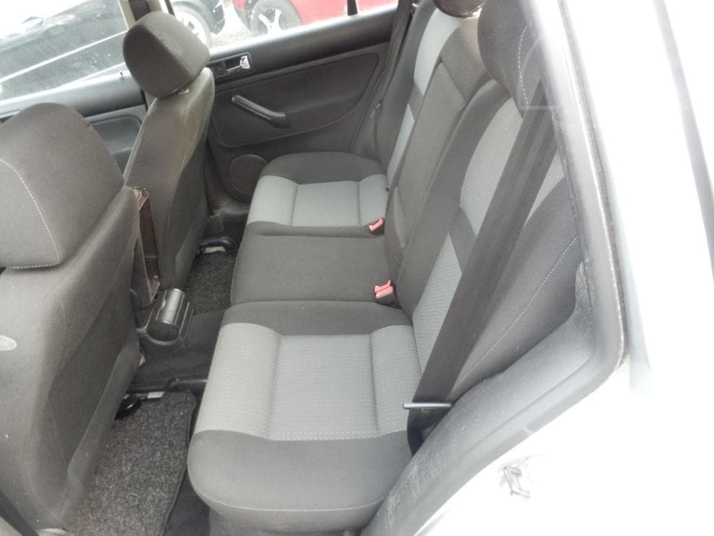 2004 Volkswagen GOLF - 17