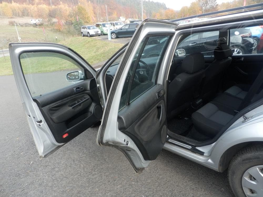 2004 Volkswagen GOLF - 18