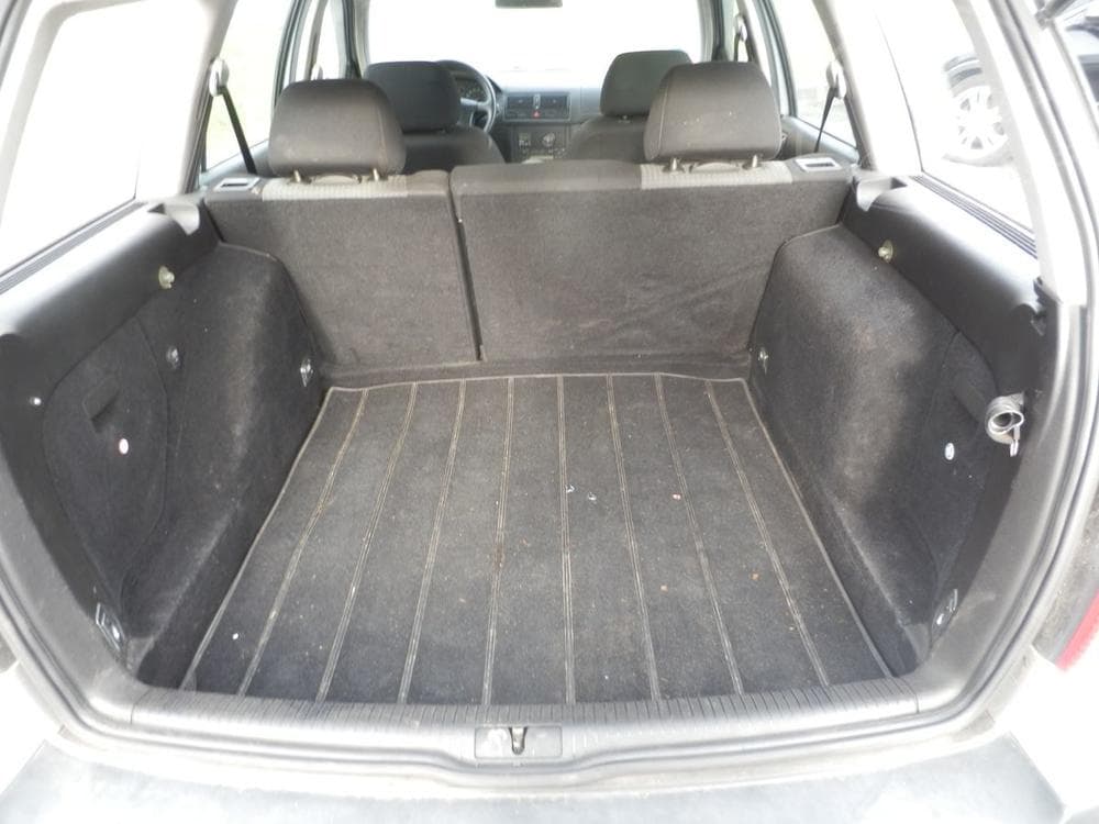 2004 Volkswagen GOLF - 19