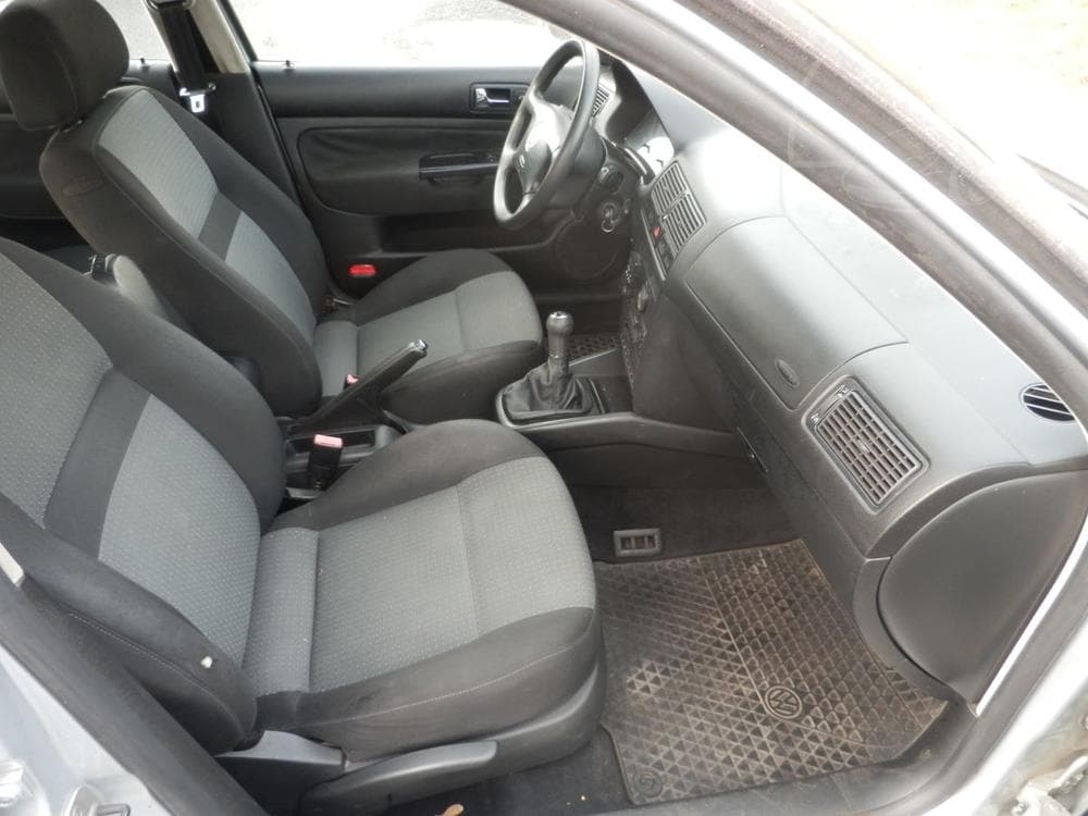 2004 Volkswagen GOLF - 20