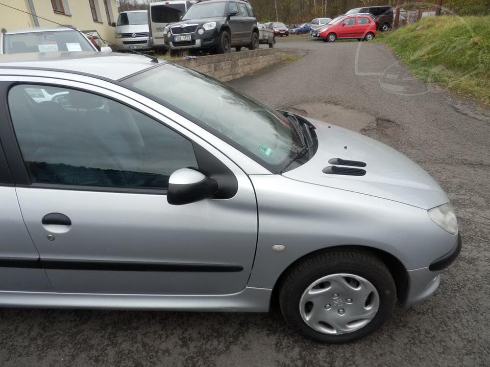 2000 Peugeot 206 - 11