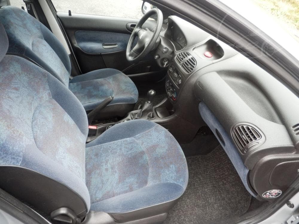 2000 Peugeot 206 - 19