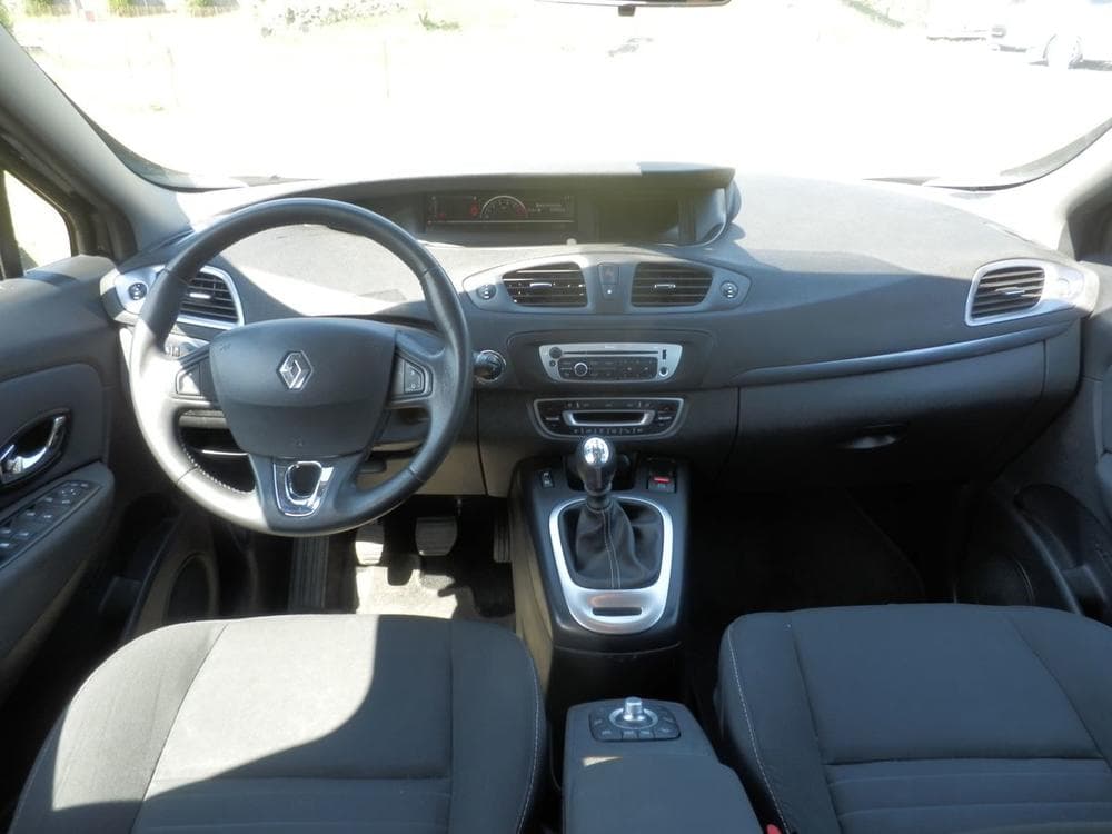 2015 Renault Scenic - 18