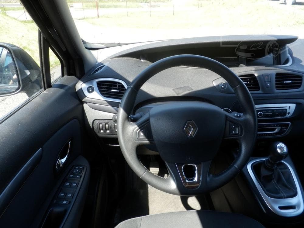 2015 Renault Scenic - 19