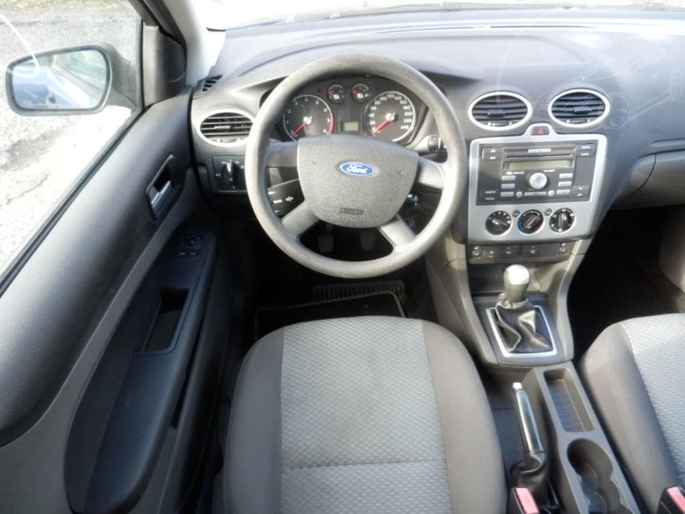 2006 Ford FOCUS - 16