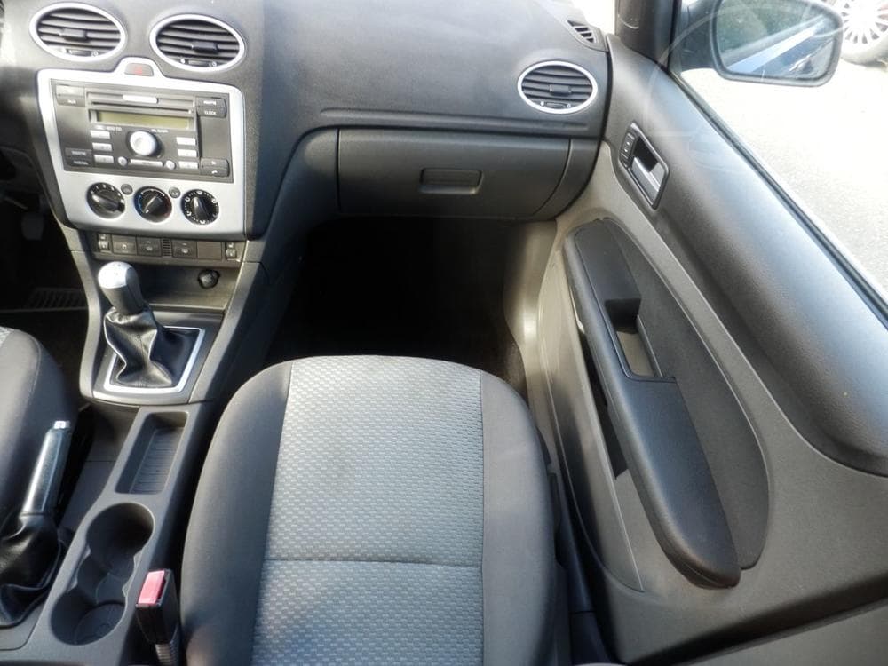 2006 Ford FOCUS - 17