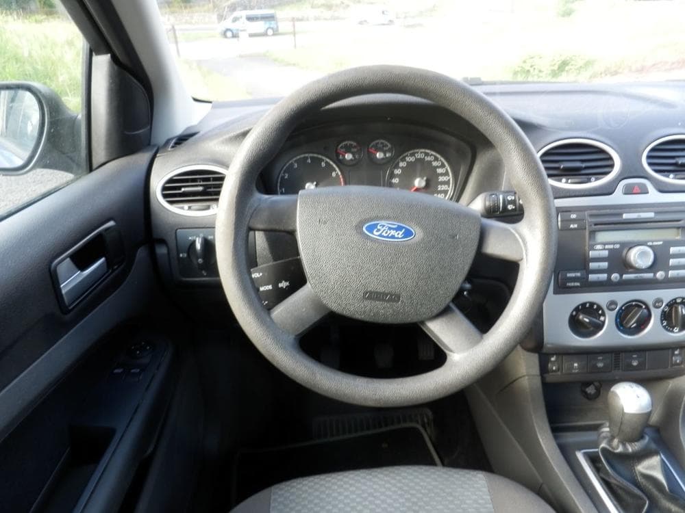 2006 Ford FOCUS - 18