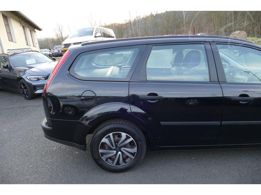 2006 Ford FOCUS - 16