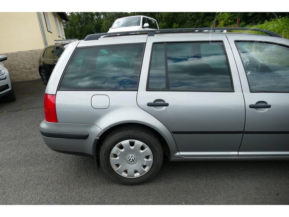2002 Volkswagen GOLF - 12