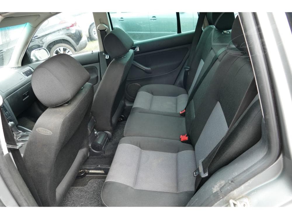 2002 Volkswagen GOLF - 19