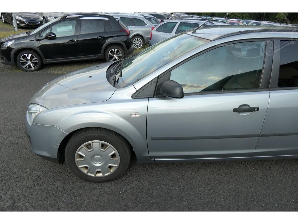 2005 Ford FOCUS - 4