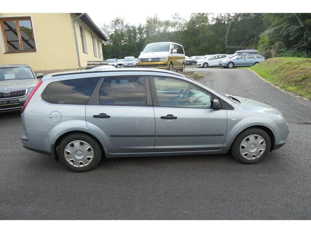 2005 Ford FOCUS - 10