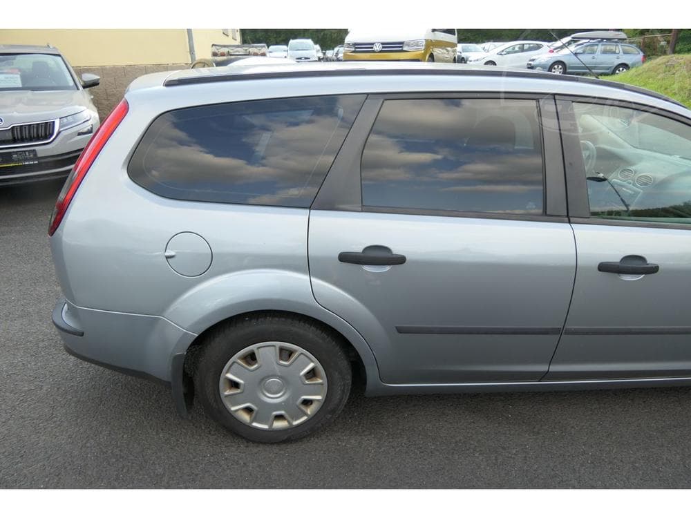 2005 Ford FOCUS - 11