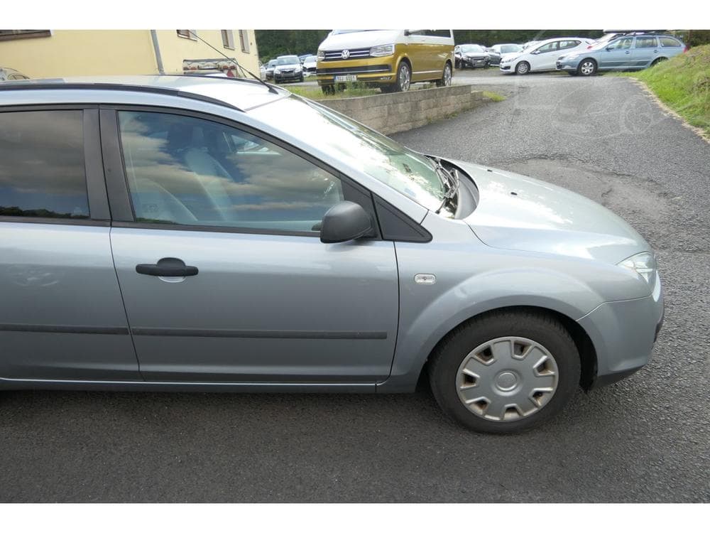 2005 Ford FOCUS - 12