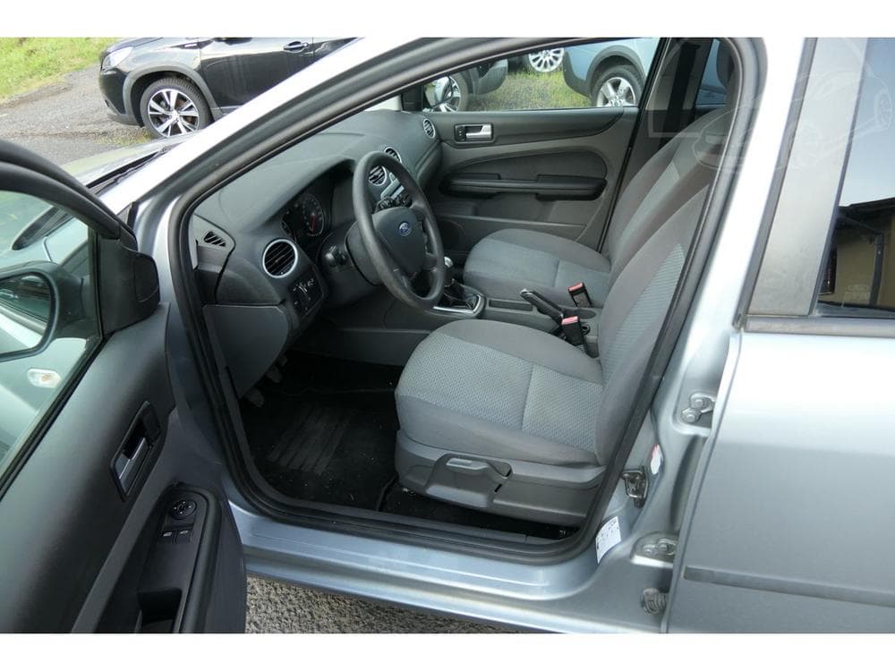 2005 Ford FOCUS - 14