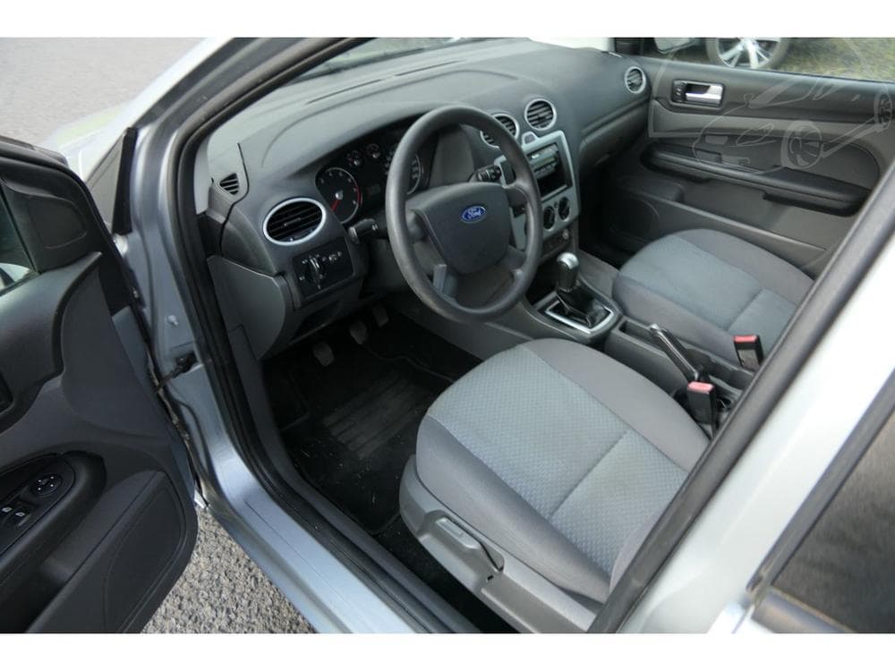 2005 Ford FOCUS - 15