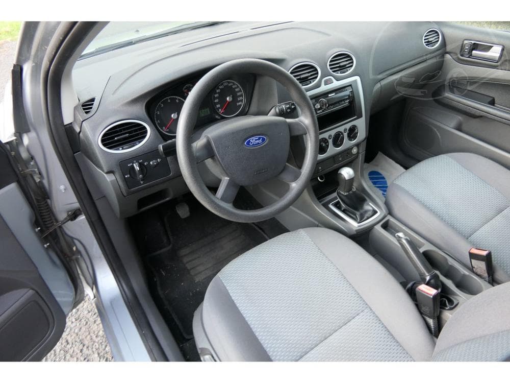 2005 Ford FOCUS - 16