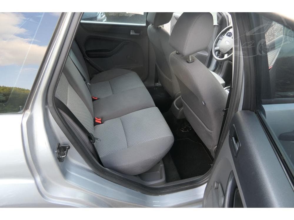 2005 Ford FOCUS - 19
