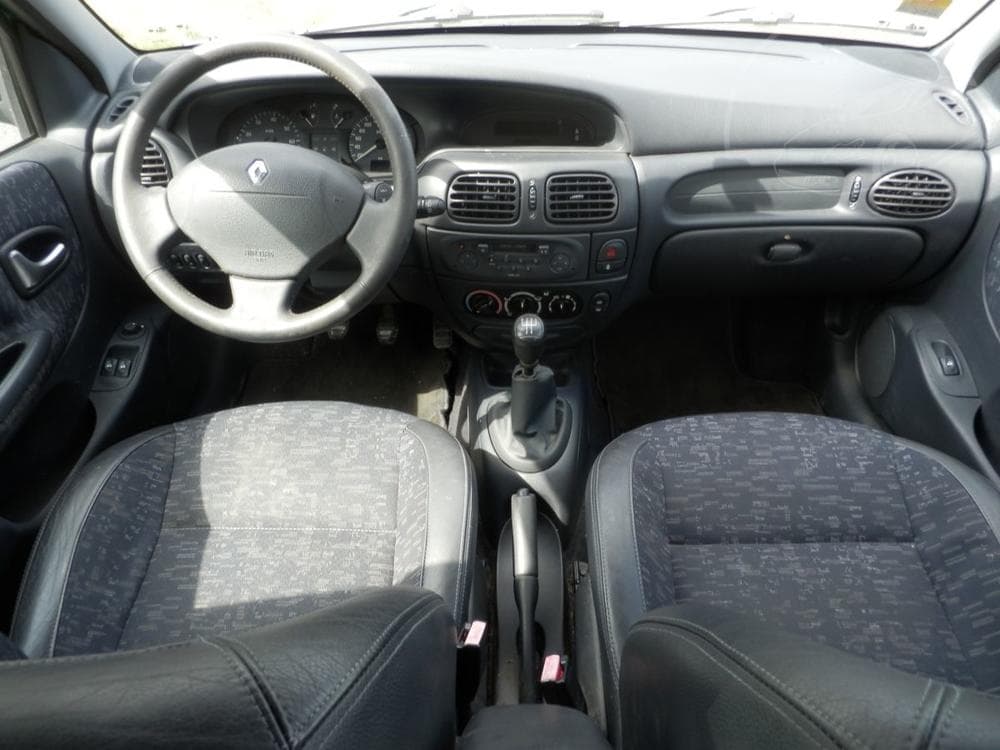 2002 Renault MEGANE - 13