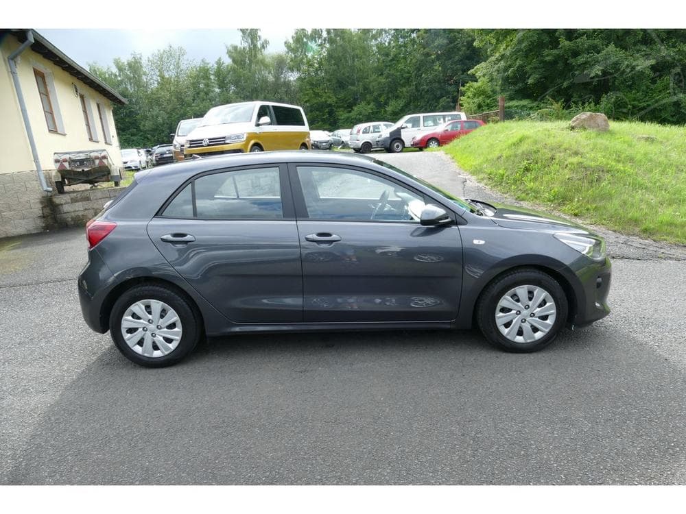 2018 Kia RIO - 12