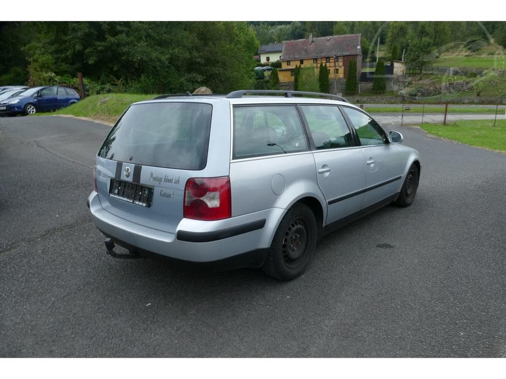 2004 Volkswagen PASSAT - 8