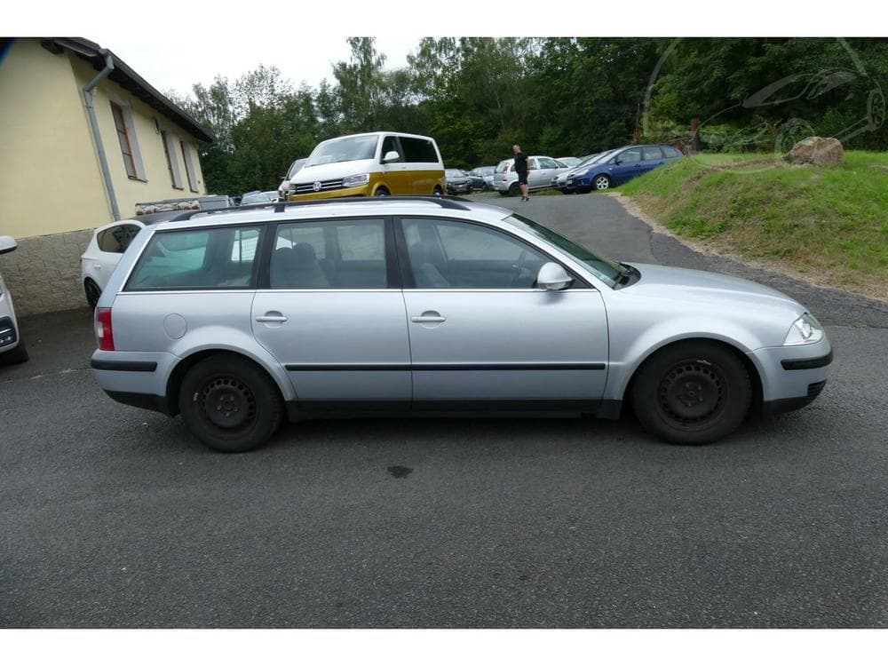 2004 Volkswagen PASSAT - 9