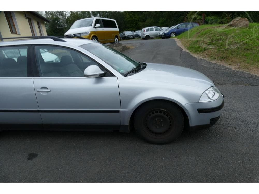 2004 Volkswagen PASSAT - 11