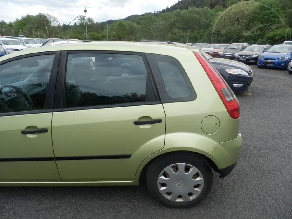 2004 Ford FIESTA - 9
