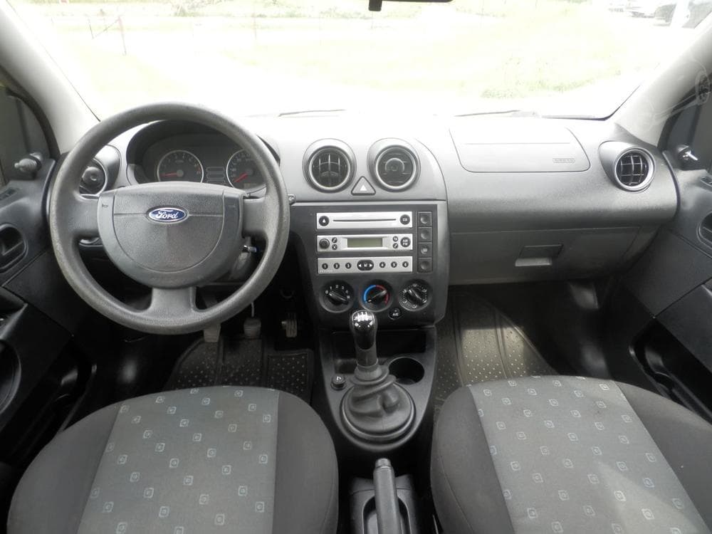 2004 Ford FIESTA - 19