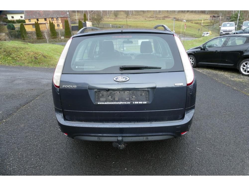 2010 Ford FOCUS - 8