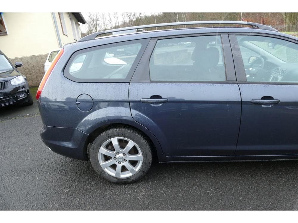 2010 Ford FOCUS - 11