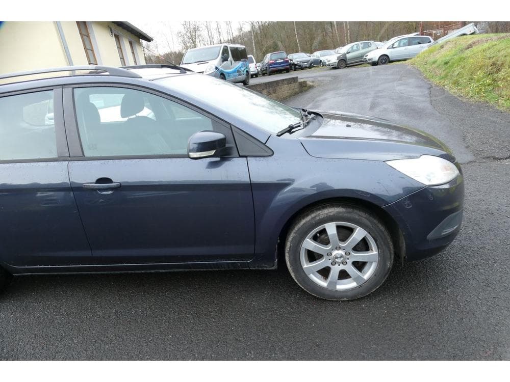 2010 Ford FOCUS - 12
