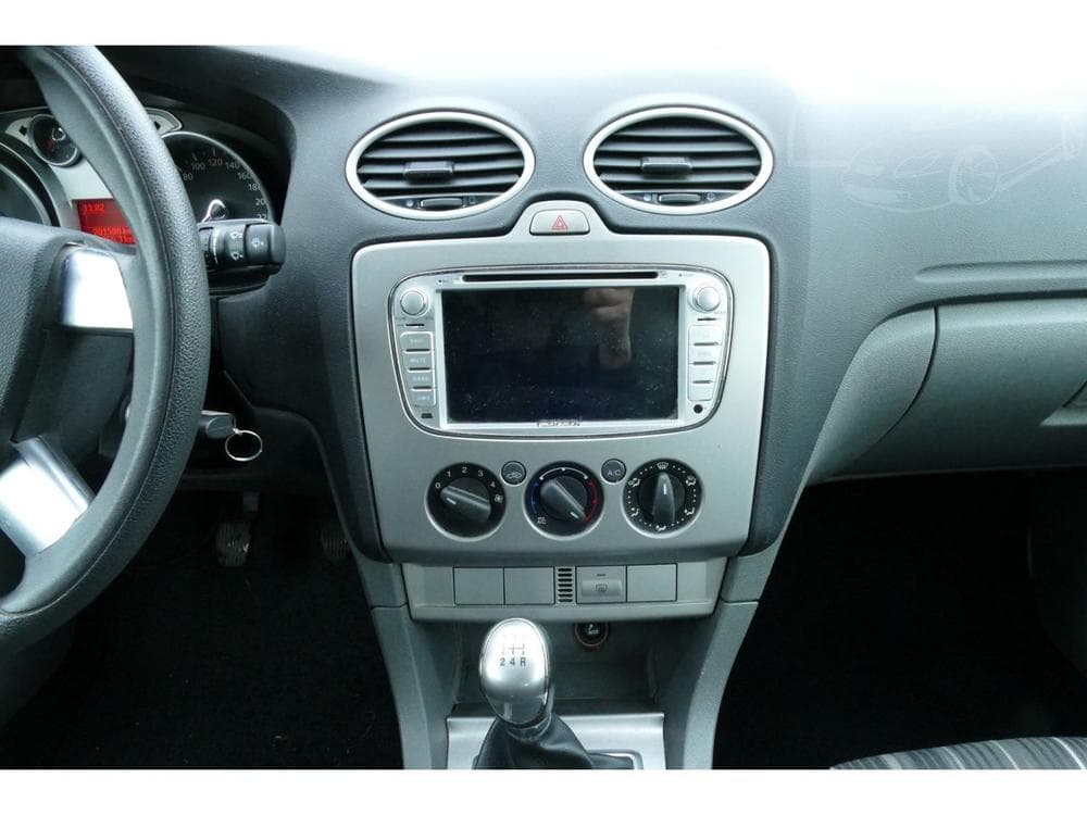 2010 Ford FOCUS - 16