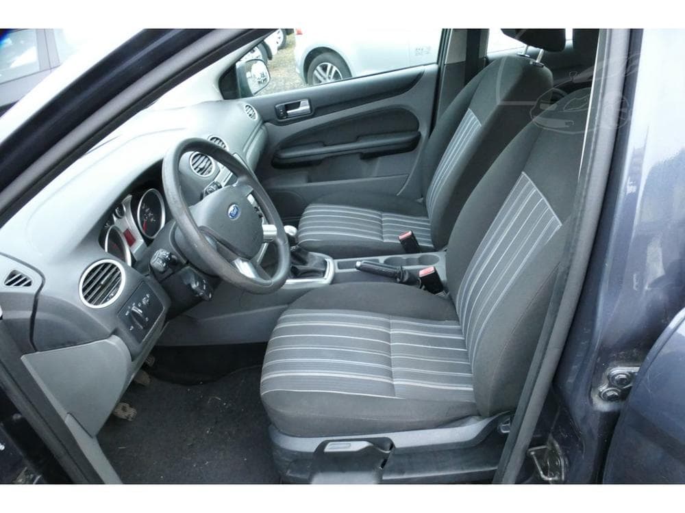 2010 Ford FOCUS - 18