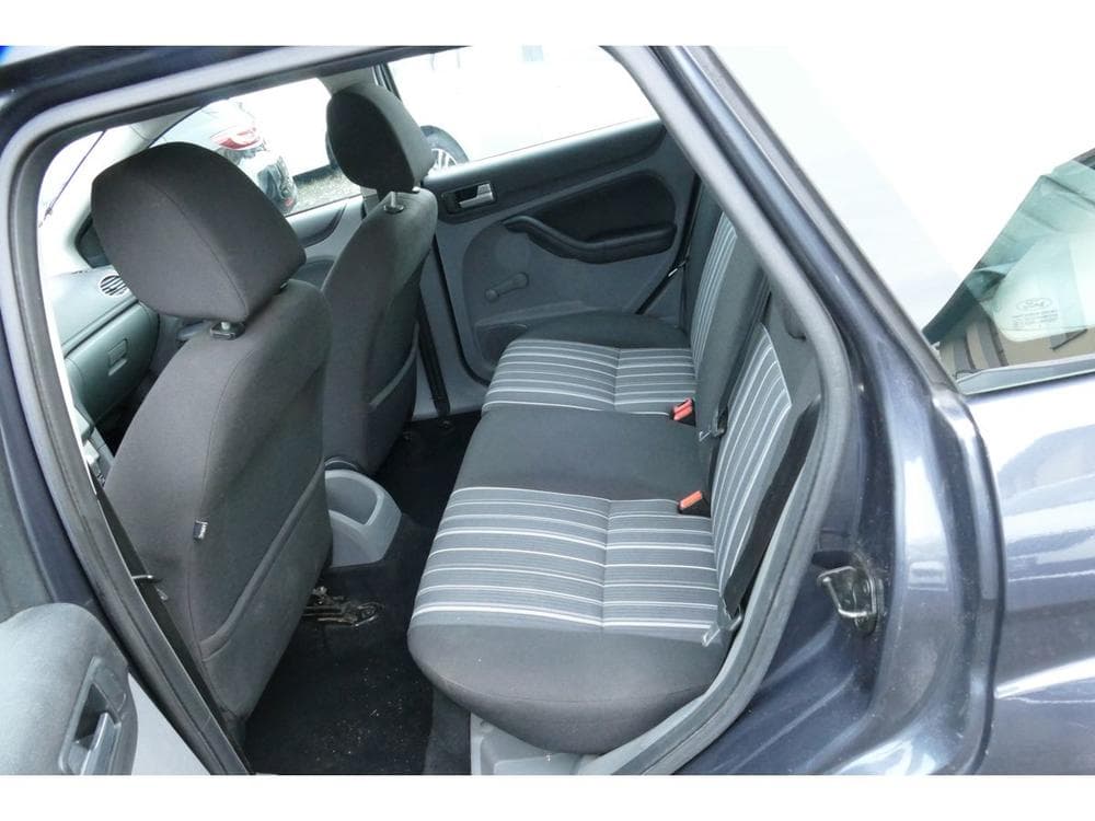 2010 Ford FOCUS - 19