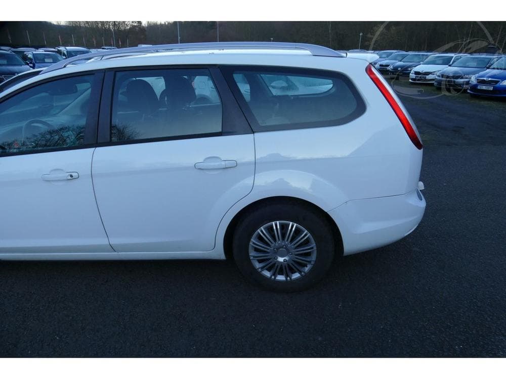 2010 Ford FOCUS - 6