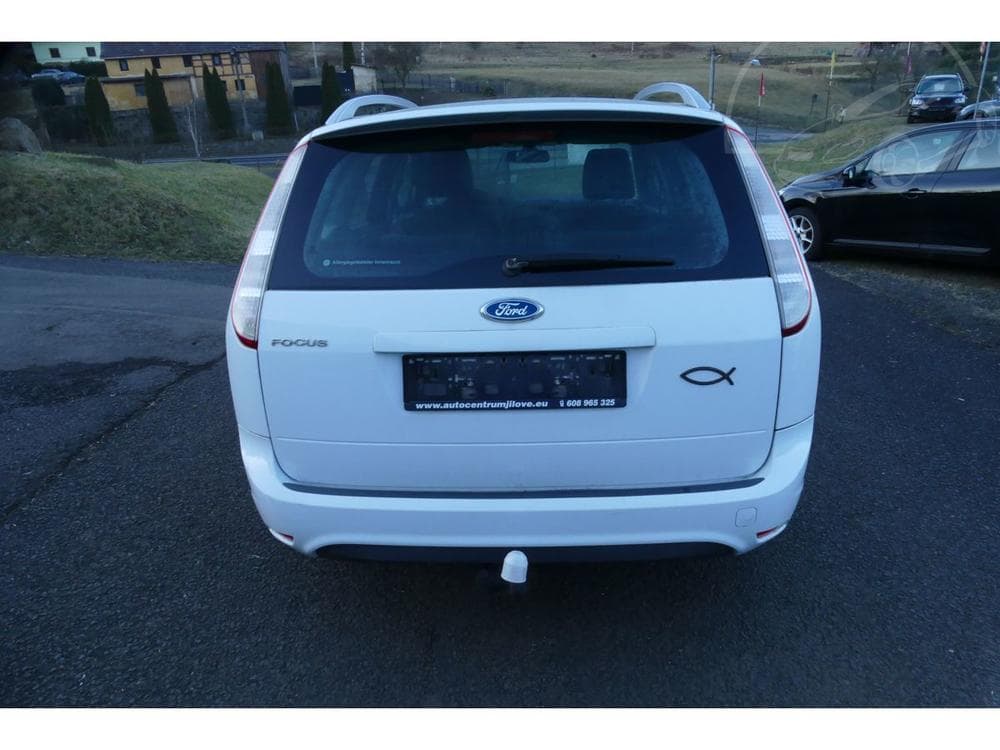 2010 Ford FOCUS - 8