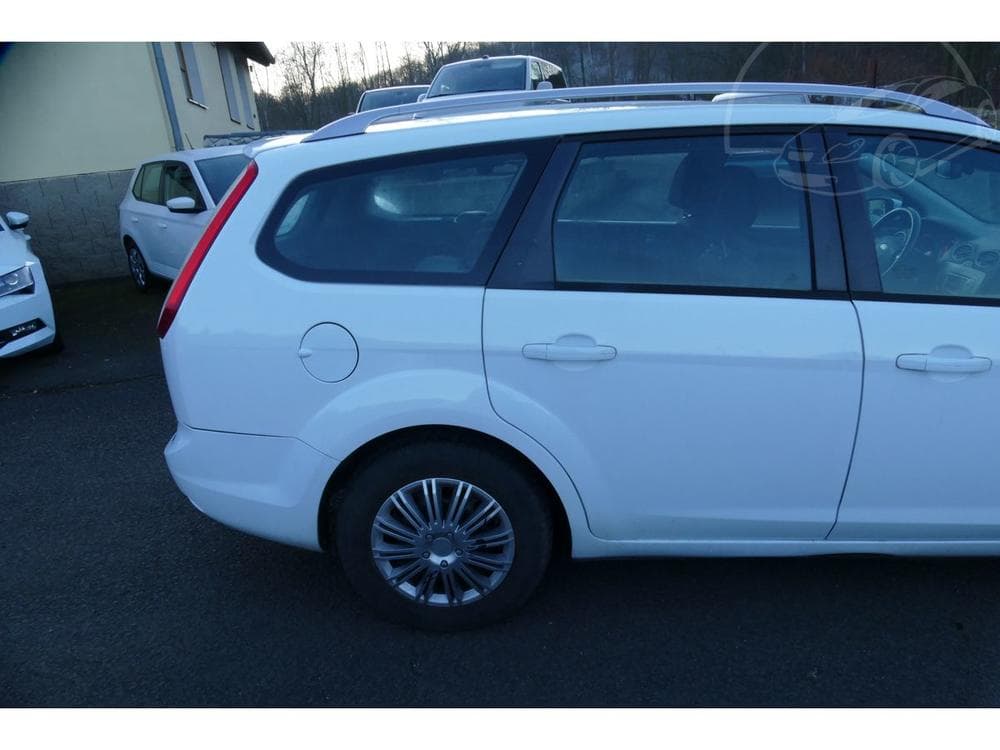 2010 Ford FOCUS - 11