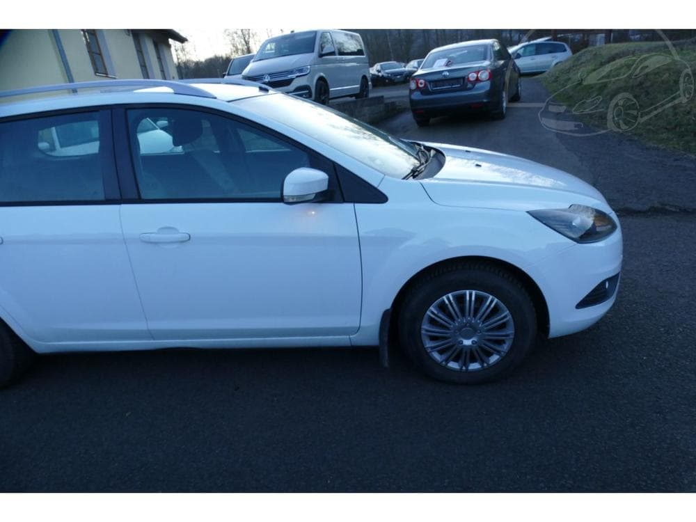 2010 Ford FOCUS - 12