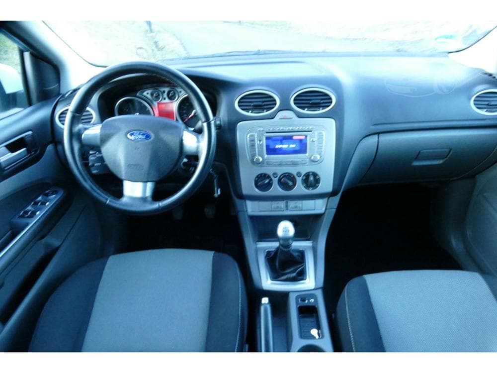 2010 Ford FOCUS - 15