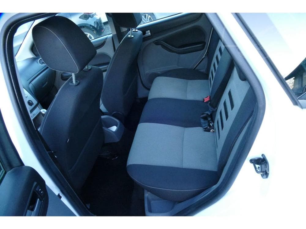 2010 Ford FOCUS - 19