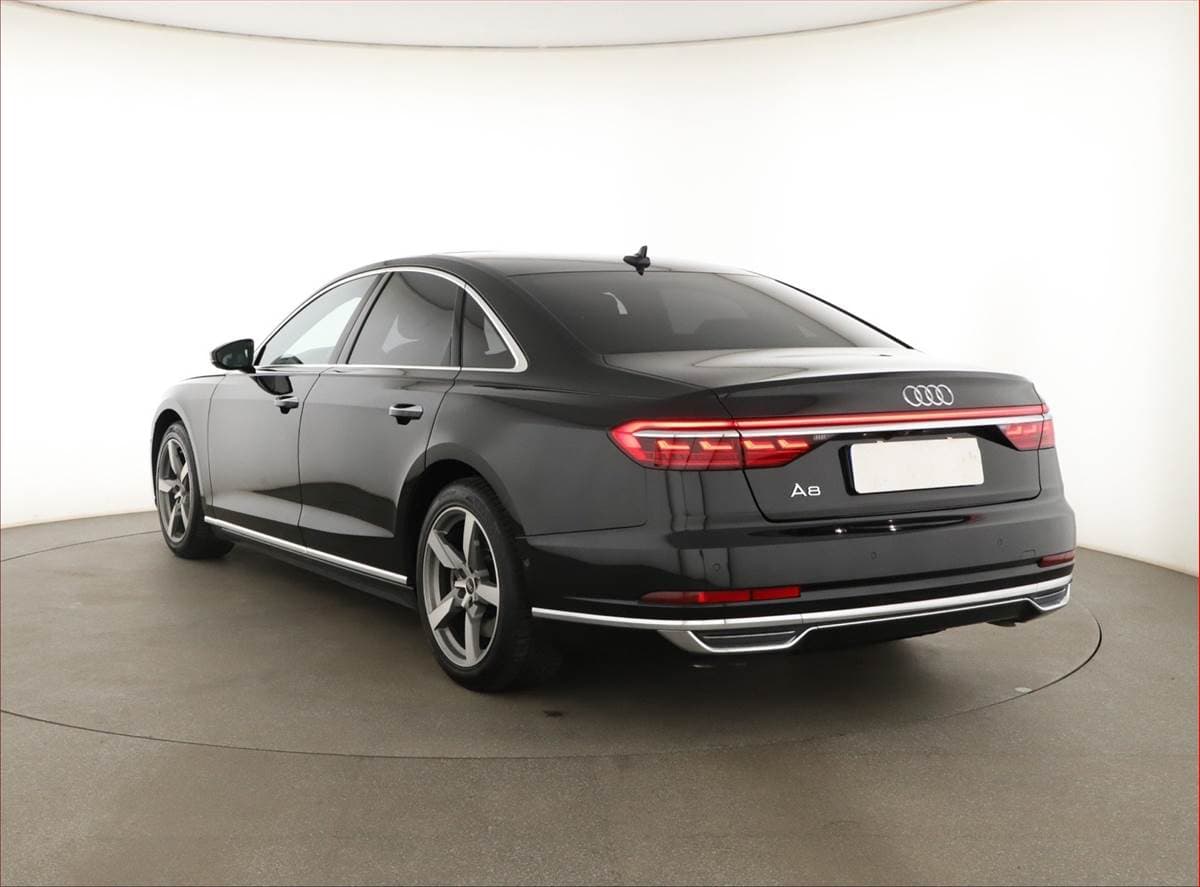 Audi A8 - 4
