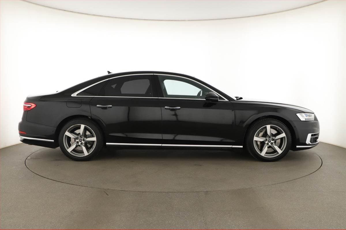 Audi A8 - 6